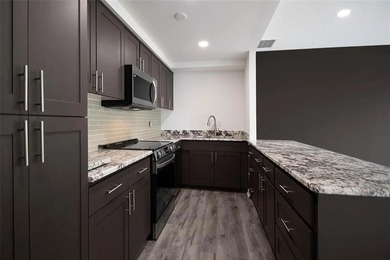 Investment property at $2150 a mo income! Pied-a-terre on the