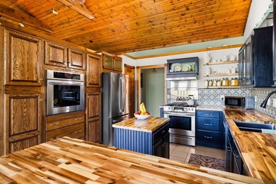 Experience luxury waterfront living on beautiful O'Rourke Lake - photo 33