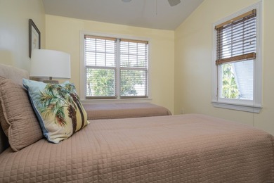 Beautifully maintained Golf Club home overlooking the 17th hole - photo 40