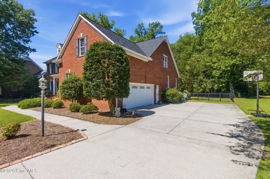 Welcome to this sprawling Trent Woods, all-brick, 5-bedroom - photo 47