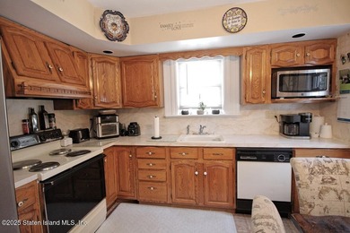2 family 5/5 plus. Finished basement, large yard. Close to - photo 7