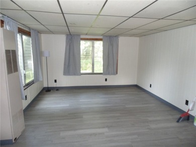 Move right into this well-maintained 4-bedroom Cape Cod in the - photo 10