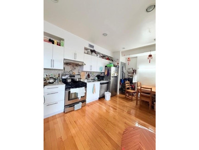 Enter inside this beautiful 2 bedroom and 1 bathroom condo - photo 3