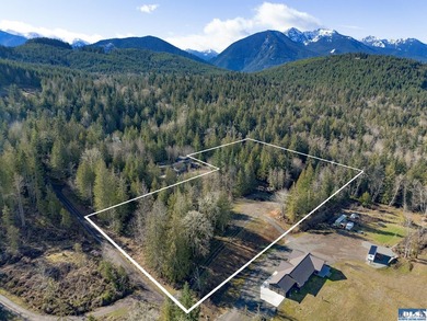 An exceptional 5-acre parcel defined by scenic beauty and - photo 1