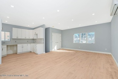 Large new construction 6 over 6 with 9' ceilings. hardwood - photo 9