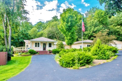 Lakefront Home with Best Park-like Setting in Oak Run! - Lake Home For Sale in Dahinda, Illinois