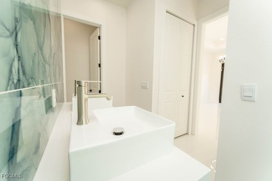 Enjoy this stunning and exquisite property, meticulously - photo 42