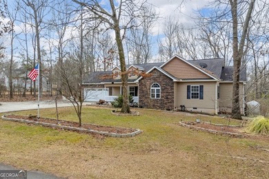 This 3 bedroom, 2 bath home is located in the lovely Hillandale - photo 2