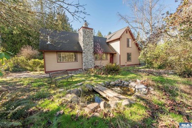 Spacious and beautifully updated 3-bedroom, 3-bath home on 2.80 - photo 9