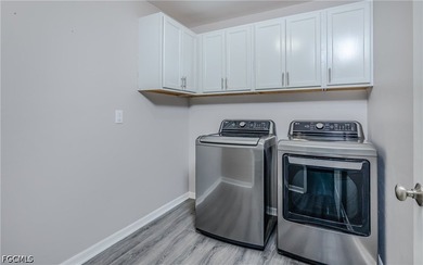 Welcome to this beautifully maintained 4-BEDROOM 3-BATH PLUS DEN - photo 25