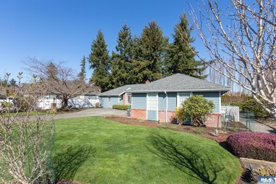 Stunning golf course views in this beautiful one level home - photo 2