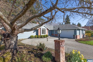 Stunning golf course views in this beautiful one level home - photo 4