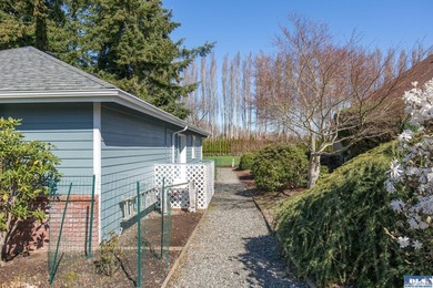 Stunning golf course views in this beautiful one level home - photo 8