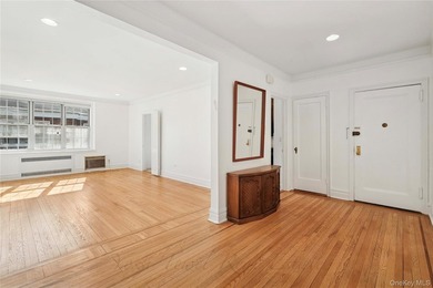 Welcome to 1 Meadow Dr in Woodmere, New York. A stunning - photo 1