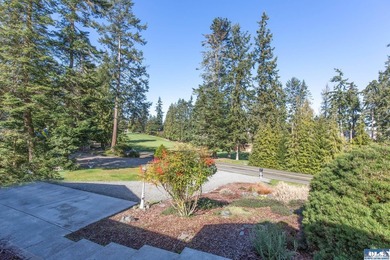 Quality-built custom home by Joe Fazio. Golf course views from - photo 5
