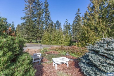Quality-built custom home by Joe Fazio. Golf course views from - photo 8