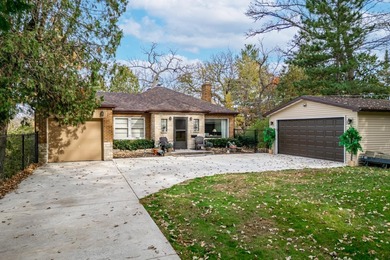 (private lake, pond, creek) Home For Sale in Rockford Illinois