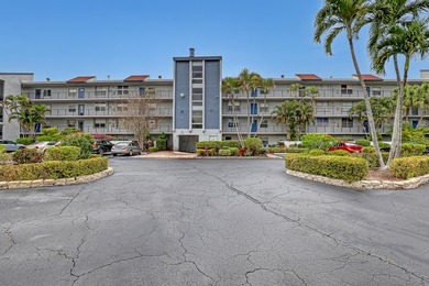Huntington Lakes Condo Active Under Contract in Delray Beach Florida