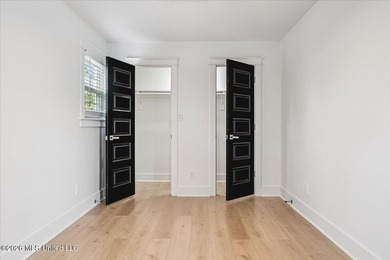 Fully renovated 2,283 SF modern farmhouse on 2.83 acres in the - photo 27