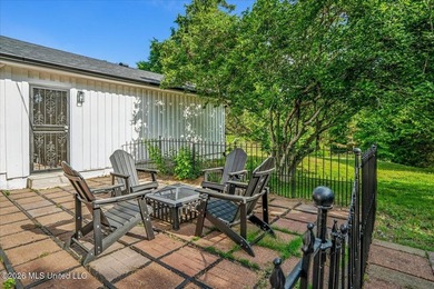 Fully renovated 2,283 SF modern farmhouse on 2.83 acres in the - photo 31