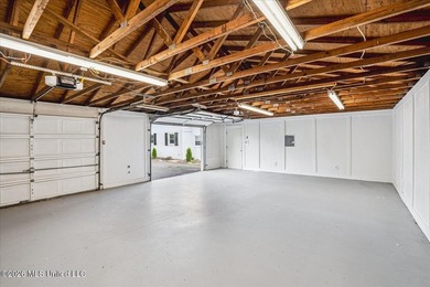 Fully renovated 2,283 SF modern farmhouse on 2.83 acres in the - photo 35
