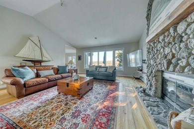 Discover the epitome of lakeside luxury at Lake Almanor! This - photo 7