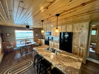 Two bedroom and one bathroom cabin with a view you must see for - photo 3