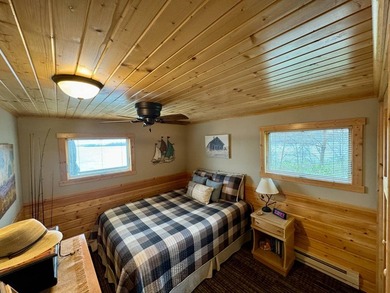 Two bedroom and one bathroom cabin with a view you must see for - photo 8
