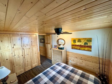 Two bedroom and one bathroom cabin with a view you must see for - photo 9