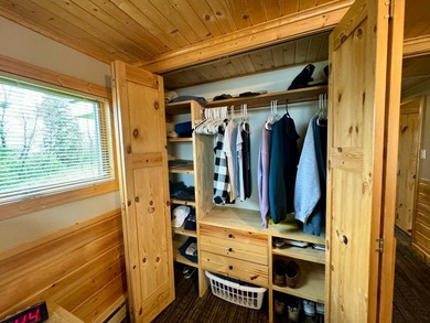 Two bedroom and one bathroom cabin with a view you must see for - photo 10
