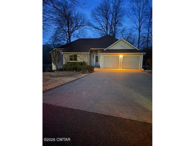 Lakewood Lake Home For Sale in Dyersburg Tennessee