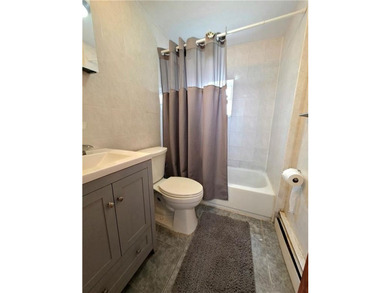 1 family semi-detached home in Old Mill Basin. 3 bedrooms, 1.5 - photo 7