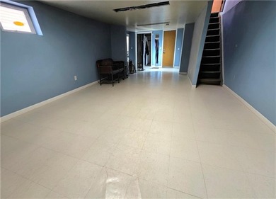 1 family semi-detached home in Old Mill Basin. 3 bedrooms, 1.5 - photo 8