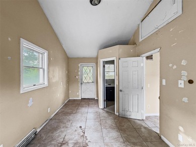 Bring your vision and transform this spacious colonial into the - photo 28