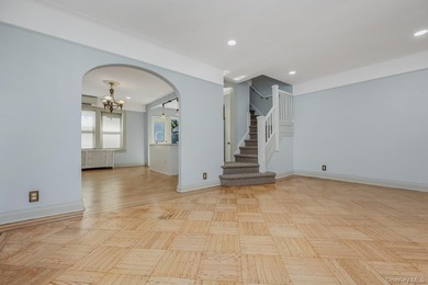 Beautiful, well-maintained house w/hardwood floors. New windows - photo 2
