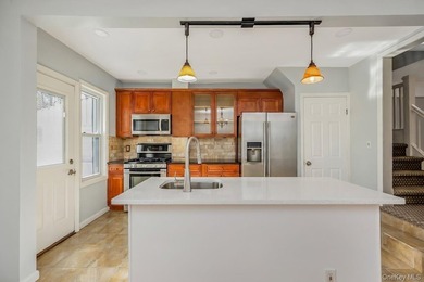 Beautiful, well-maintained house w/hardwood floors. New windows - photo 5