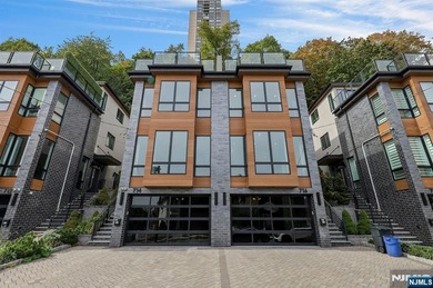 Hudson River Home For Sale in Edgewater New Jersey