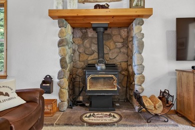 This charming Lake Almanor West property sits on a level - photo 7