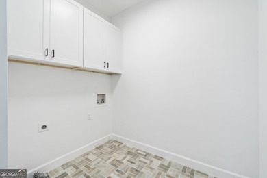 COMPLETELY UPDATED & MOVE-IN READY! * RENOVATED KITCHEN * - photo 27
