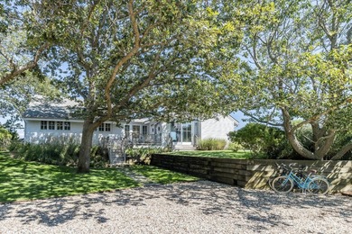 Set on an oversized bayfront parcel with sweeping views to - photo 2