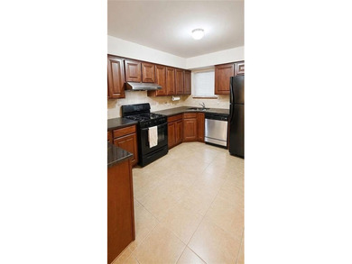 Welcome to the beautiful Duplex Condo in the heart of - photo 4