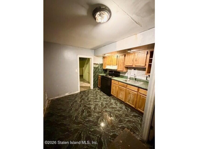 Welcome to this Charming Single Family in the Desirable - photo 4