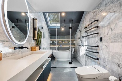 This extraordinary contemporary Colonial is a seamless blend of - photo 25