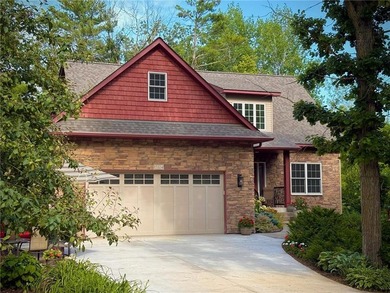 Gorgeous custom built 4 bed, 4 bath, 3+ car, 4,100+ square foot - photo 1