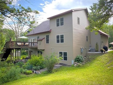 Gorgeous custom built 4 bed, 4 bath, 3+ car, 4,100+ square foot - photo 6