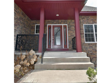 Gorgeous custom built 4 bed, 4 bath, 3+ car, 4,100+ square foot - photo 8