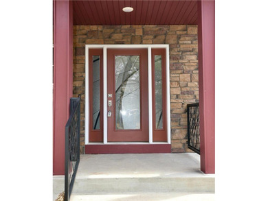 Gorgeous custom built 4 bed, 4 bath, 3+ car, 4,100+ square foot - photo 9