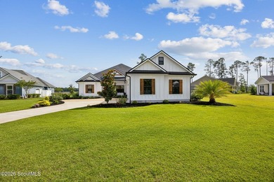 SHOWING LIKE A MODEL HOME, this exceptional custom-built - photo 2