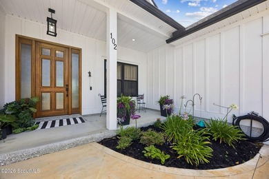 SHOWING LIKE A MODEL HOME, this exceptional custom-built - photo 4