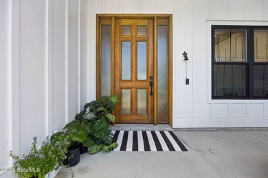 SHOWING LIKE A MODEL HOME, this exceptional custom-built - photo 5